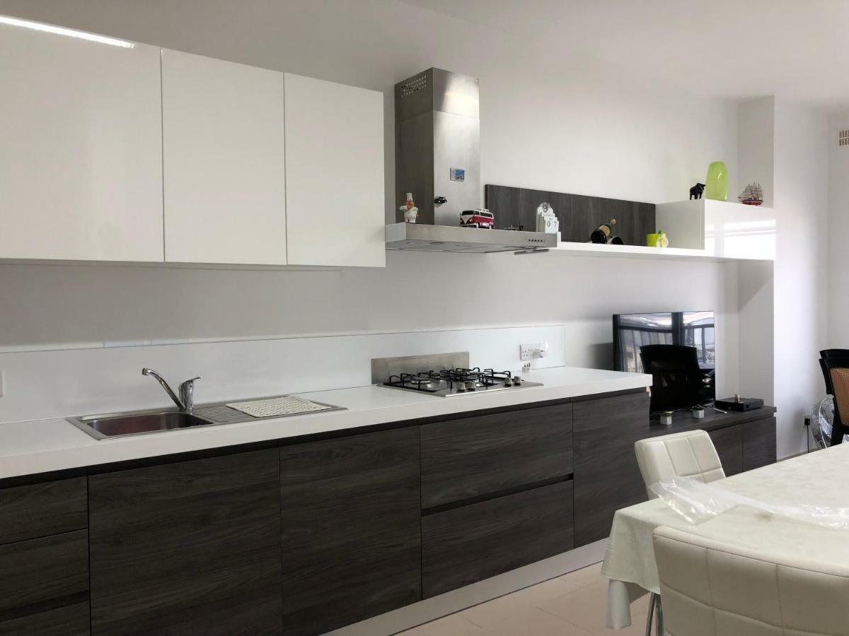 Modern Apartment With Sea View Мелліха Екстер'єр фото